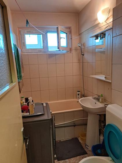 Apartament cu 3 camere semidecomandat în Drumul Taberei