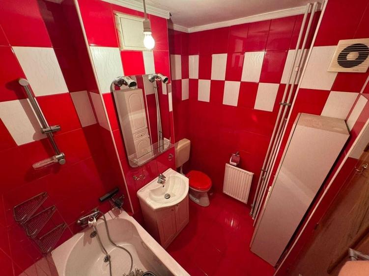 Apartament cu 3 camere decomandat în Lujerului