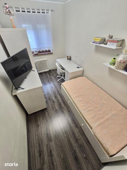 Apartament cu 4 camere decomandat în Burdea
