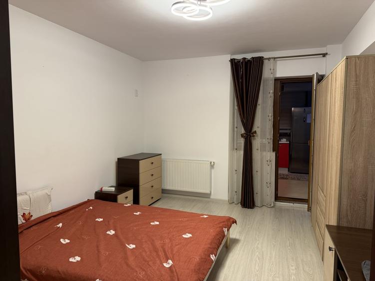 Apartament cu 3 camere semidecomandat, mobilat în Prelungirea Ghencea