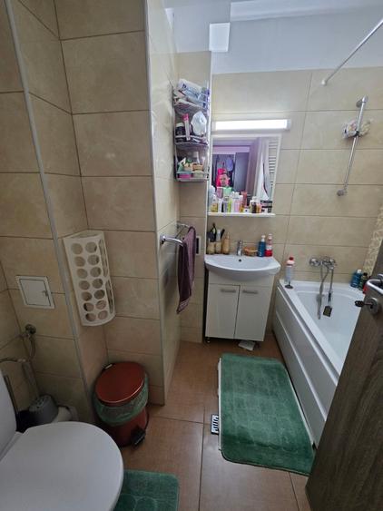 Apartament cu 3 camere semidecomandat, mobilat în 1 Decembrie 1918