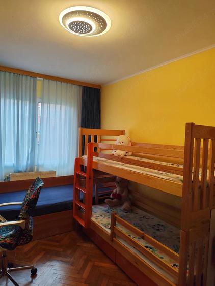 Apartament cu 3 camere semidecomandat în Astra