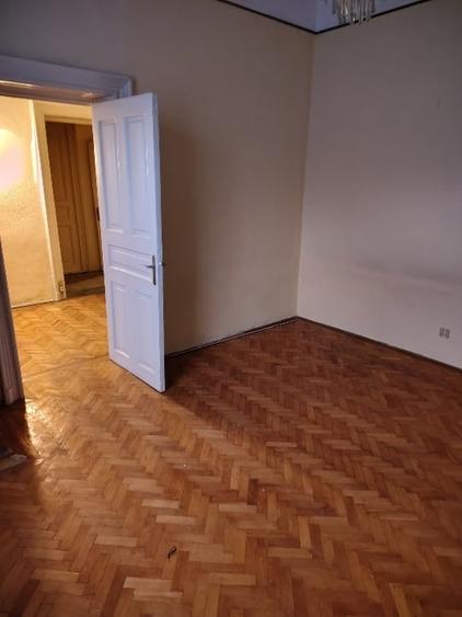 Casă cu 4 camere cu Canalizare în Cișmigiu
