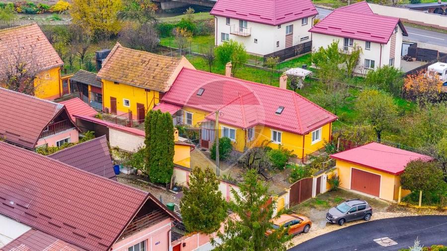 Casă individuală cu 4 camere cu Teren 1680 Mp în Stupini
