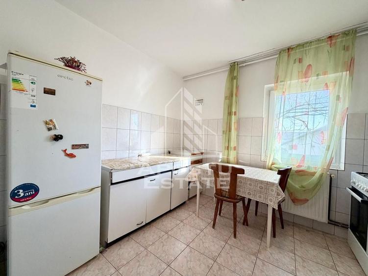 Apartament cu 3 camere decomandat, mobilat în Lipovei