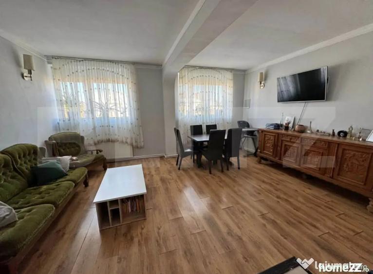 Casă cu 7 camere cu Teren 583 Mp în Păulești