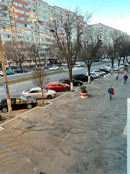 Apartament cu 4 camere decomandat în Alexandru Obregia