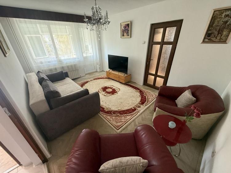 Apartament cu 3 camere semidecomandat în Tomis Nord