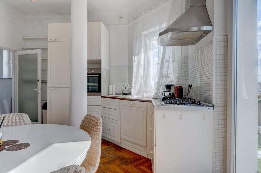 Apartament cu 2 camere semidecomandat, mobilat în P-ța Romană