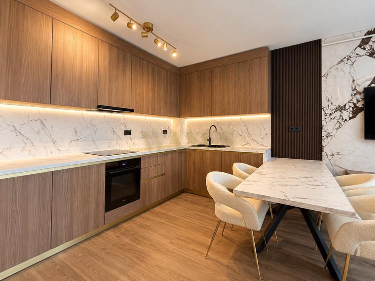 Apartament cu 2 camere semidecomandat, mobilat în Florești