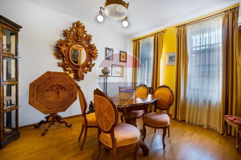 Casă individuală cu 8 camere cu Teren 164 Mp în Brașovul Vechi