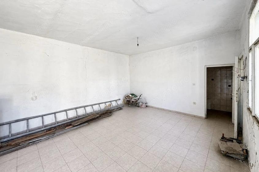Casă cu 7 camere cu Teren 464 Mp în Pârneava
