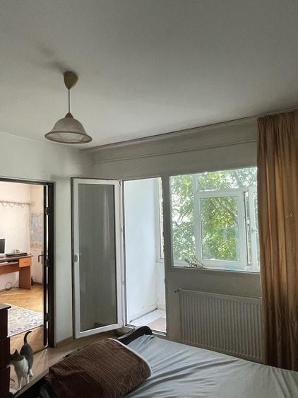 Apartament cu 2 camere semidecomandat în Podu Roș