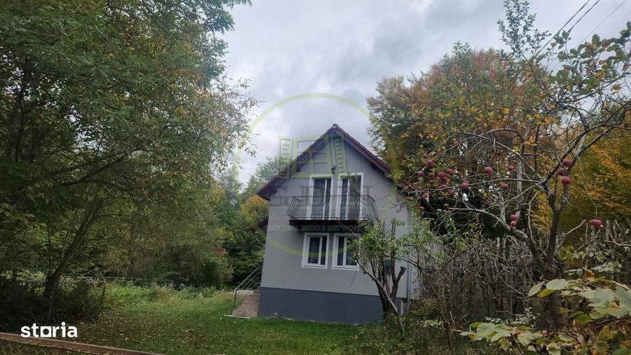 Casă cu 4 camere cu Teren 500 Mp în Central