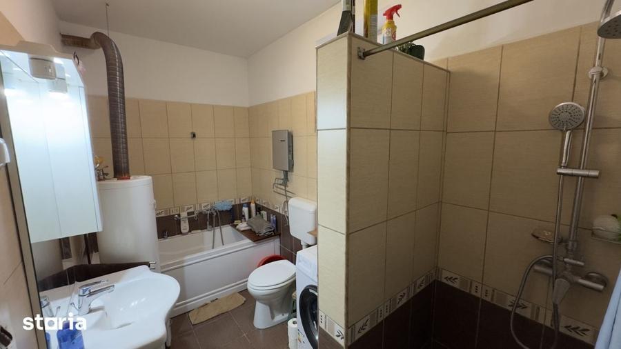 Casă cu 4 camere cu Teren 2974 Mp în Central