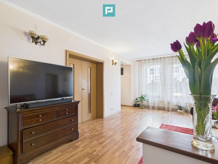 Casă cu 5 camere cu Teren 431 Mp în Aradului