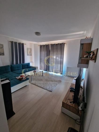 Apartament cu 3 camere decomandat în Tractorul