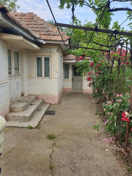 Casă cu 4 camere cu Teren 533 Mp în Oreavul