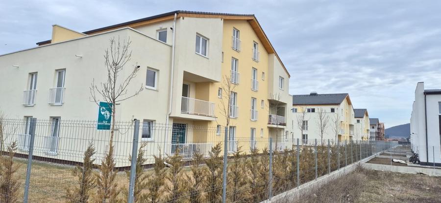Apartament cu 3 camere decomandat în Sânpetru
