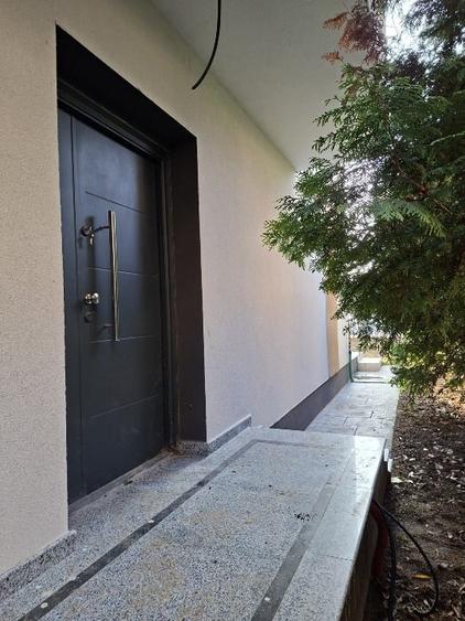 Duplex cu 4 camere cu Canalizare în Ostratu