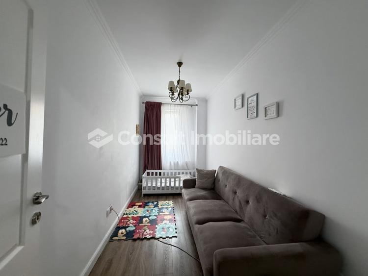 Apartament cu 3 camere semidecomandat în Florești