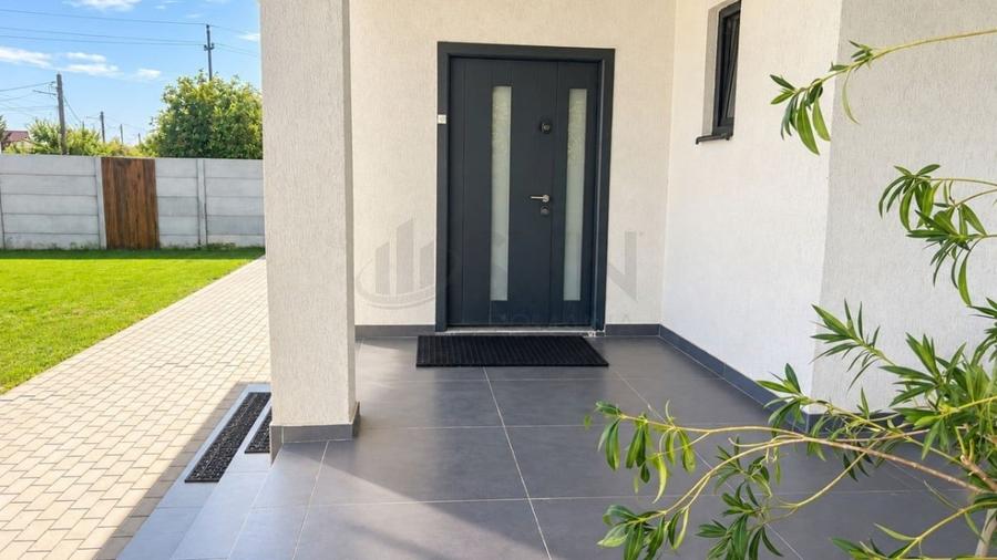 Casă individuală cu 4 camere cu Canalizare în Nord