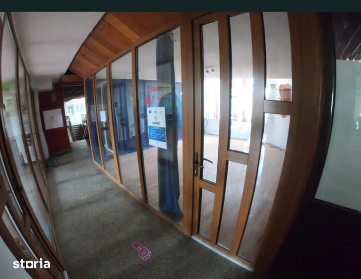 Spațiu comercial, de 30 mp, în Piața Centrală