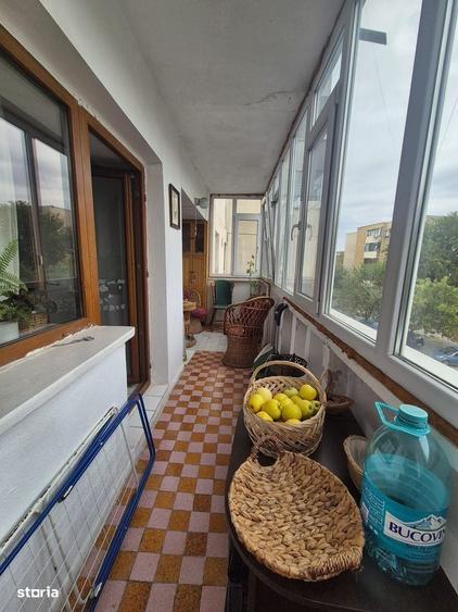 Apartament cu 3 camere decomandat în Calea București