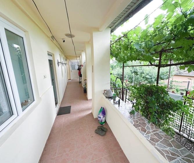 Casă individuală cu 4 camere cu Teren 7567 Mp în Central