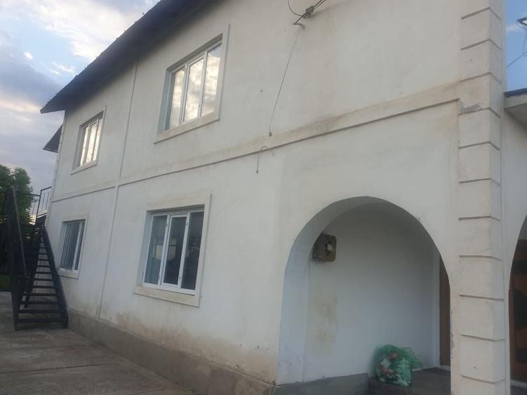 Casă cu 4 camere cu Teren 1000 Mp în Priseaca