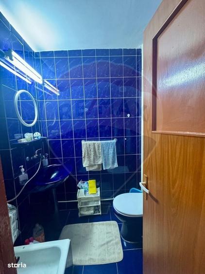 Apartament cu 4 camere decomandat în Craiovița Nouă