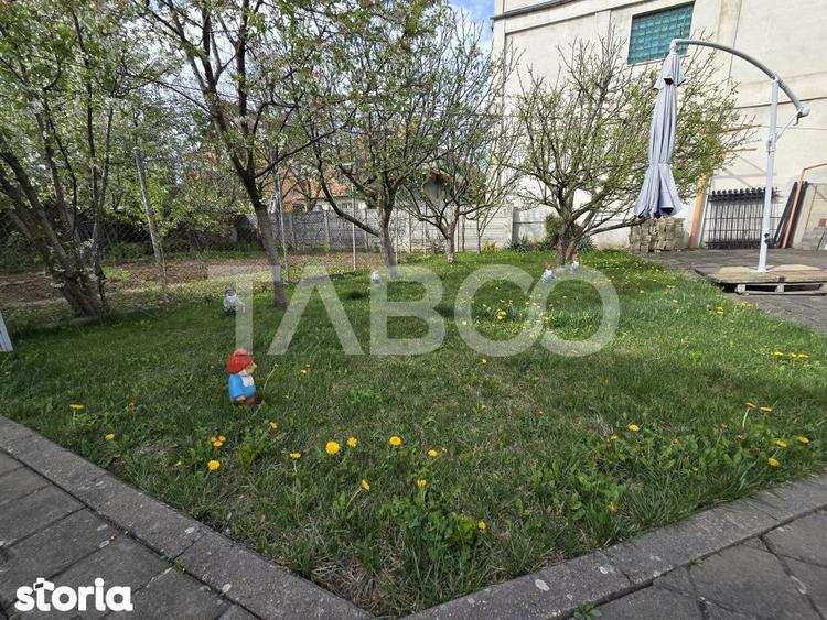 Casă cu 6 camere cu Canalizare în Sub Arini