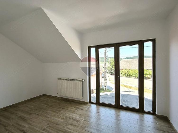 Casă cu 4 camere cu Teren 401 Mp în Hoghilag