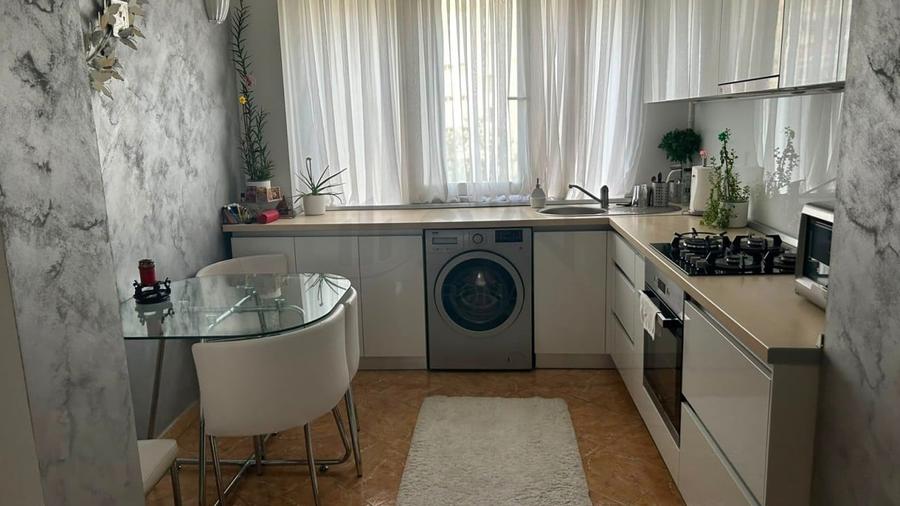 Apartament cu 3 camere decomandat în Dristor