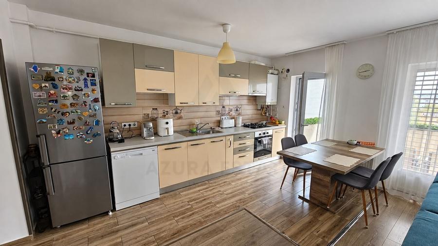 Apartament cu 3 camere decomandat, mobilat în Exterior Sud