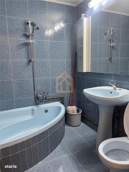 Apartament cu 3 camere decomandat în Tei