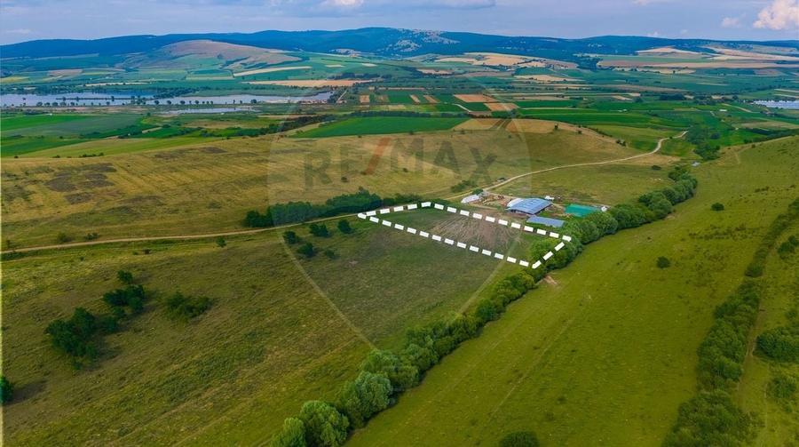 Teren agricol extravilan de 10800 mp, în Rotbav