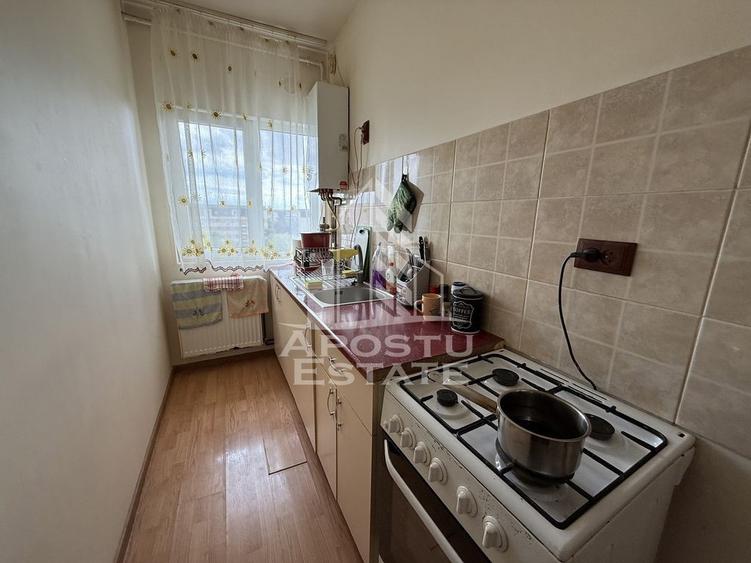 Apartament cu 3 camere semidecomandat, mobilat în Soarelui