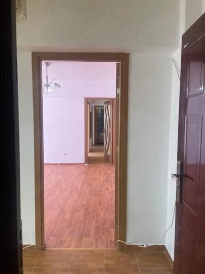 Apartament cu 3 camere semidecomandat în Central