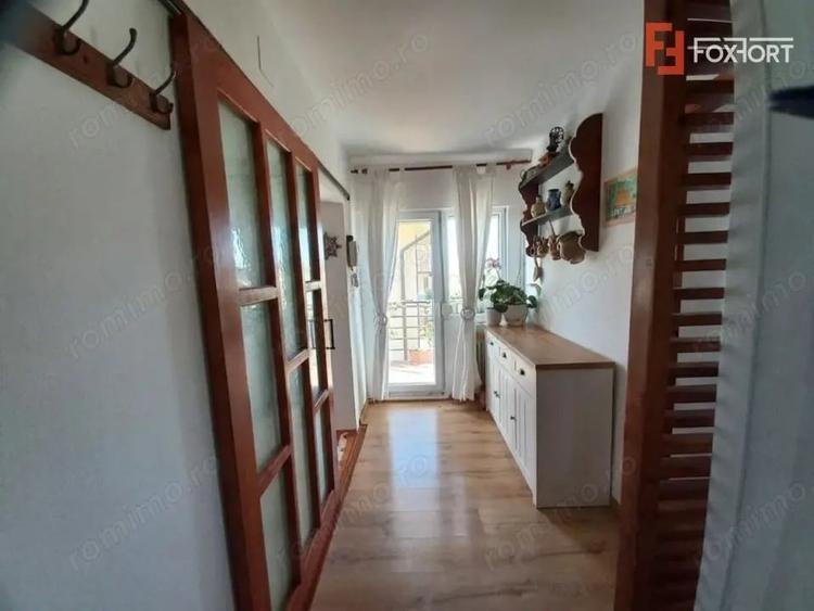Casă cu 8 camere cu Teren 225 Mp în Ghiroda