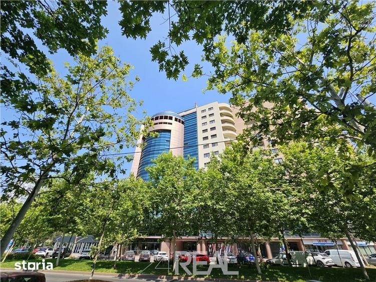 Spațiu comercial, de 900 mp, în Titan