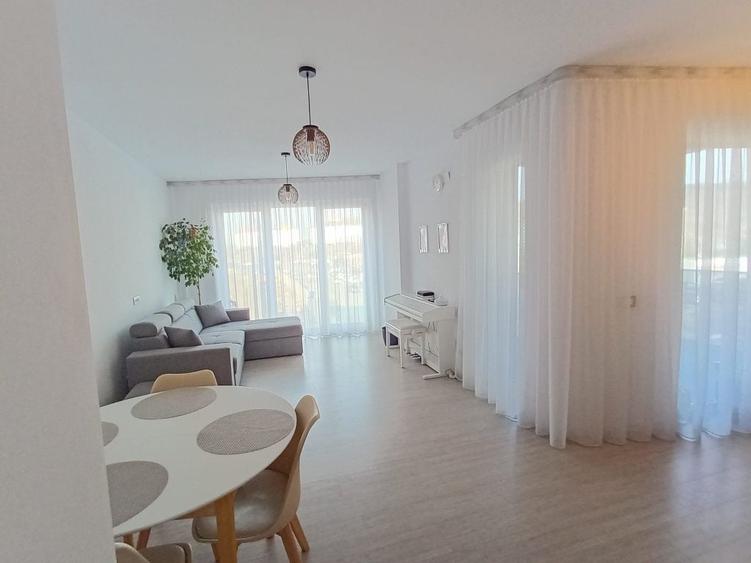 Apartament cu 3 camere semidecomandat în Aeroport
