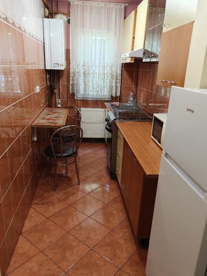 Apartament cu 3 camere semidecomandat în Dosu Bricii