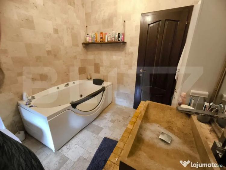 Casă cu 5 camere cu Teren 700 Mp în Central