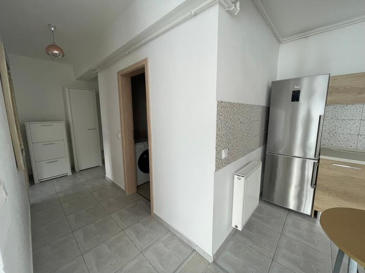 Apartament cu 2 camere semidecomandat în 13 Decembrie