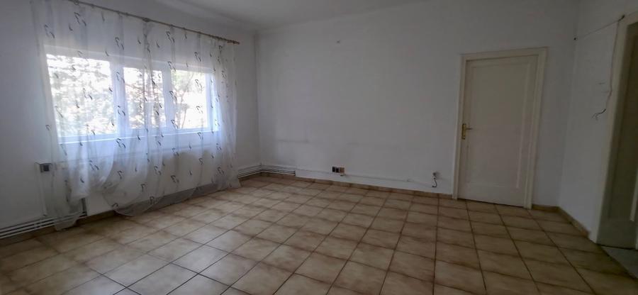 Apartament cu 3 camere nedecomandat în Calea Călărașilor
