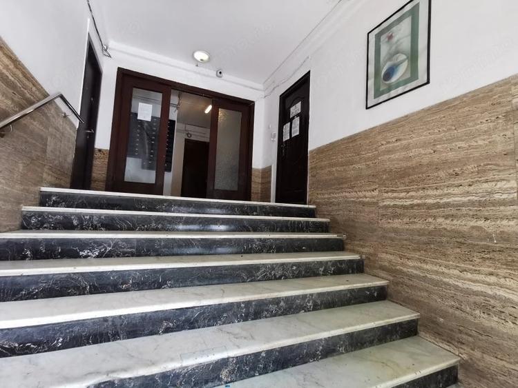 Spațiu comercial, de 40 mp, în P-ța Universității
