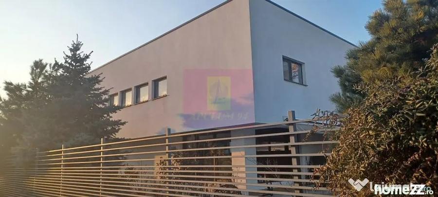 Casă cu 7 camere cu Teren 508 Mp în Săbăreni