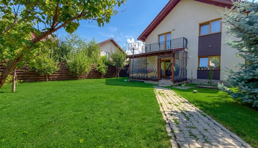Casă individuală cu 5 camere cu Teren 360 Mp în Exterior Est