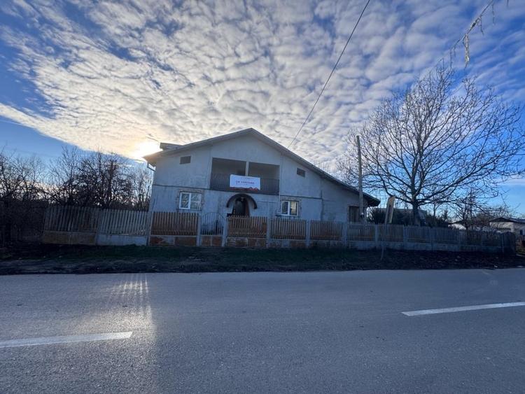 Casă individuală cu 4 camere cu Canalizare în Palanca